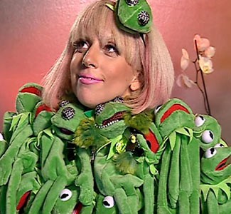 Lady-Gaga-frog-dress_l