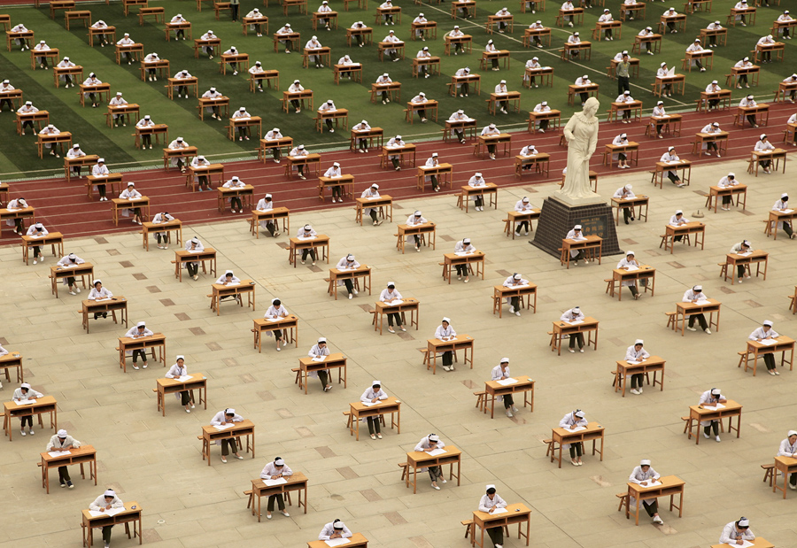 Hundreds of students of the school of nursing take part in an open-air examination at a playground of an vocational college in Baoji, Shaanxi province, China, May 25, 2015. REUTERS/Stringer CHINA OUT. NO COMMERCIAL OR EDITORIAL SALES IN CHINA TPX IMAGES OF THE DAY - RTX1EEL1